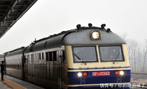 火车整晚整晚的开，难道火车司机就不犯困吗？这下终于明白了