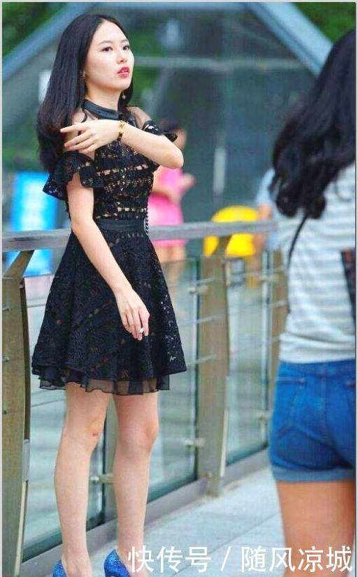 美女■街拍:穿黑色纱裙的长腿美女,漂亮高挑!