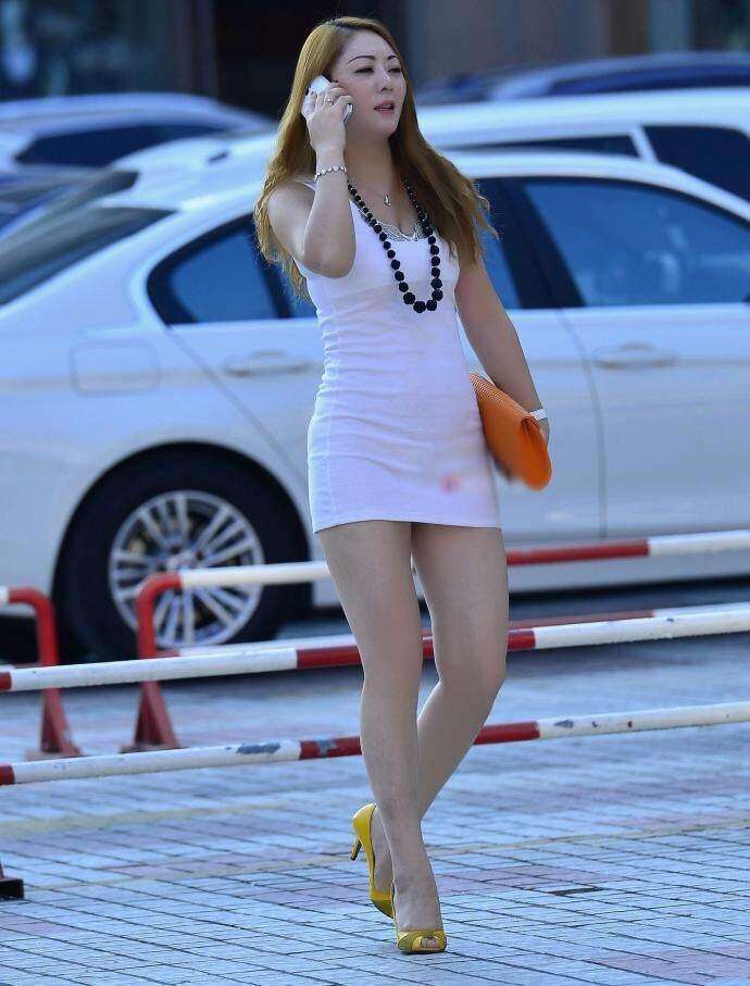 街拍: 30多岁的丰满辣妈, 成熟女人魅力大