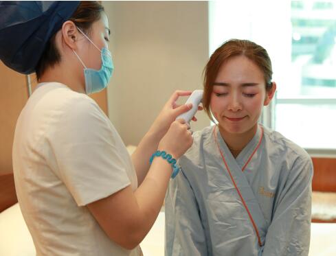 学生整形热潮 上海学生整形美容基地落户上海艺星