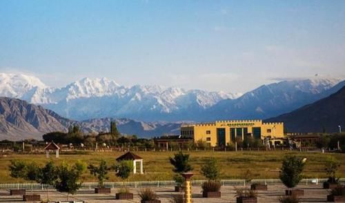 中国西部最偏远的县,一县邻三国,是通往西亚中亚的大通道