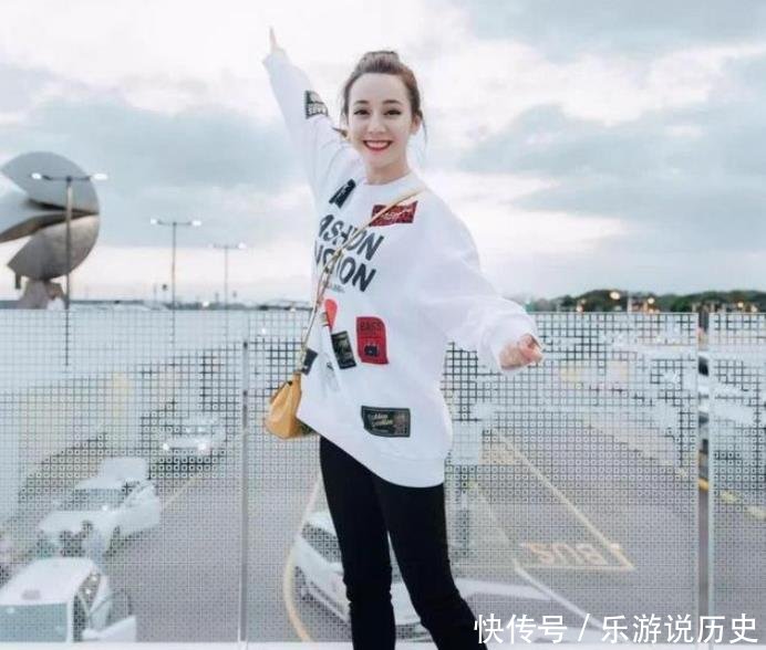 #身装扮之后#卫衣作为时尚单品,穿搭必备,各种风格轻松驾驭