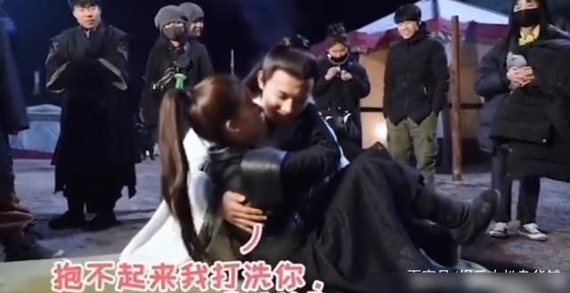 郑业成@三千鸦杀花絮:赵露思体重见涨开玩笑,郑业成横抱不成,反被恐吓