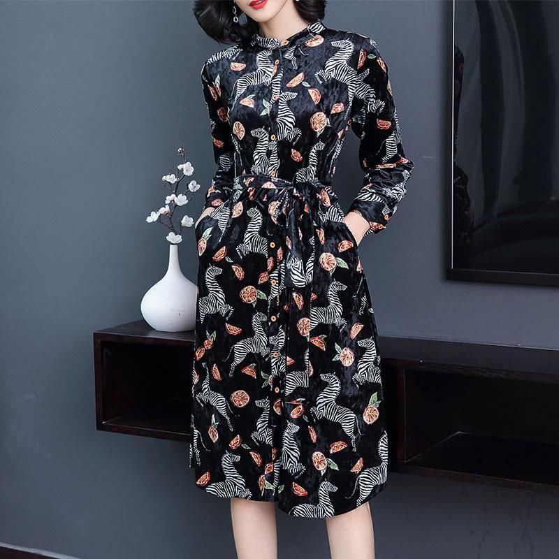 金秋一夜爆火的“名媛秋裙”，温婉优雅，50岁妈妈穿上气质若兰