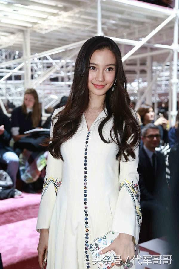 女星穿宫廷风裙装谁最美？迪丽热巴第八，赵丽颖第二，第一是谁？