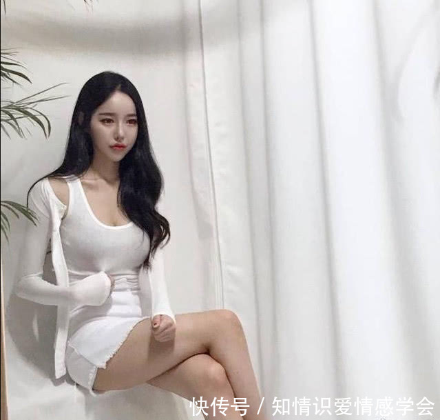 穿了包臀裙的小姐姐，都市女神范，网友：我就喜欢这身材！