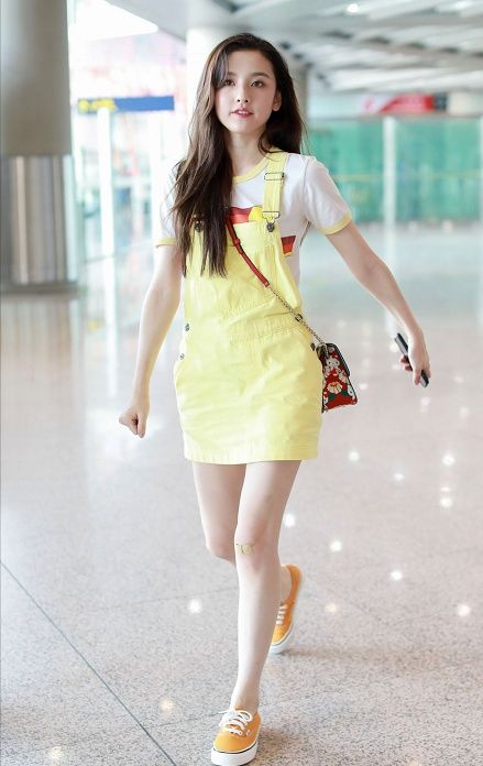 开学季明星校花校草怎么穿?王俊凯千玺宋祖儿欧阳娜娜做示范