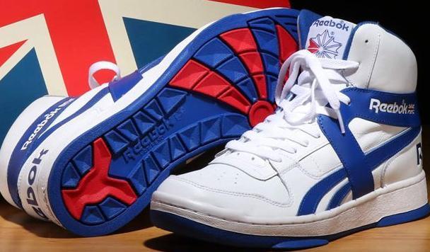 窦靖童周迅忘年交同框，同款搪瓷杯要不要来一只？