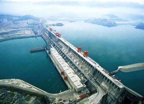  超级@耗资千亿建造的“超级工程”，三峡大坝已运行13年，是亏还