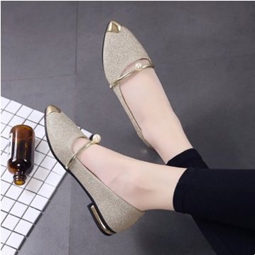 女人真会穿鞋，矮个子照样穿出高挑迷人，150穿出170气场