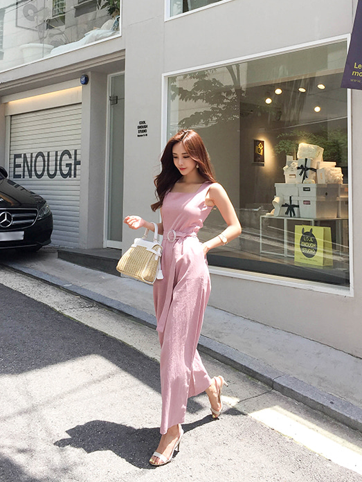 头条女神孙允珠，蜜桃汽水碎冰亮丝束腰阔腿裤