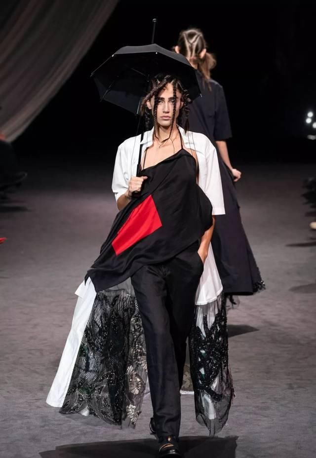  时装秀：Yohji Yamamoto 2020 春夏时装秀：山本耀司的黑色诗意想象