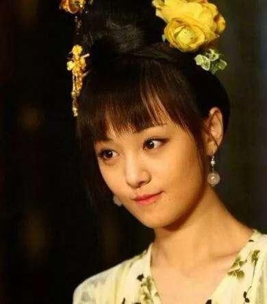 都说热巴和郭碧婷这个新发型很蠢，但模仿的人却前仆后继！