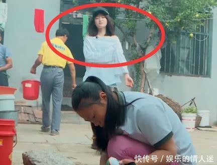 《变形计》农村妹妹帮富家女刷鞋，富家女满脸心疼，原来是AJ
