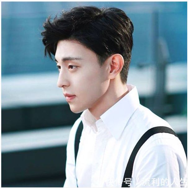 换了发型的邓伦“堪比整容”，网友：这颜值达到巅峰！