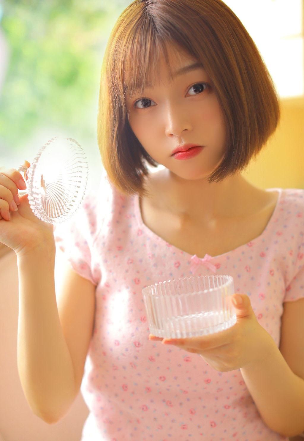 尤物美女清爽短发长腿撩人性感写真