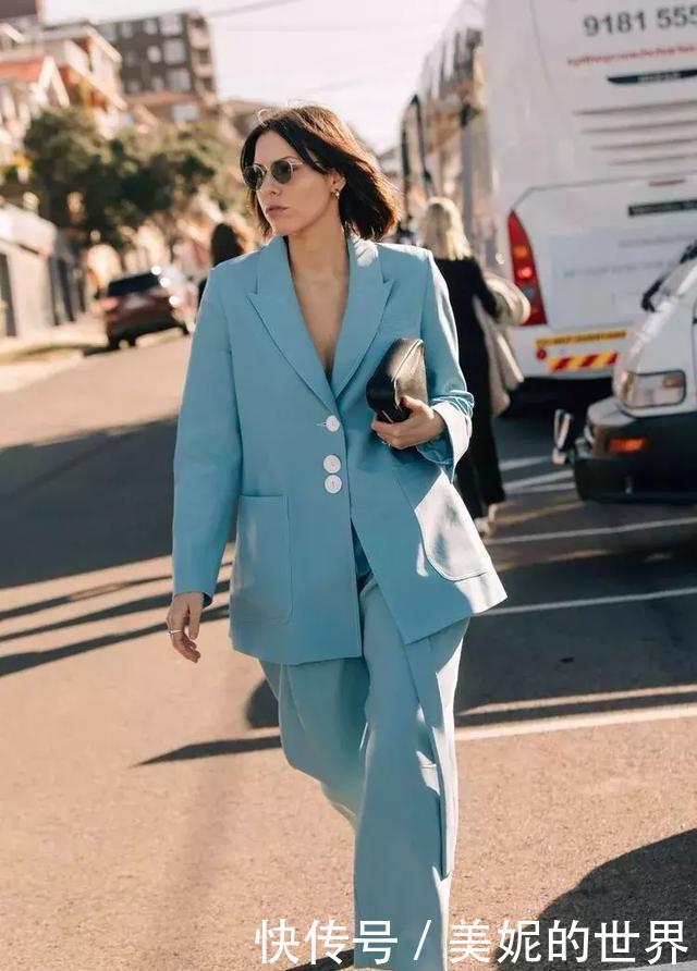 现在流行套装特别是外套配半裙，可以穿出最时髦的style！