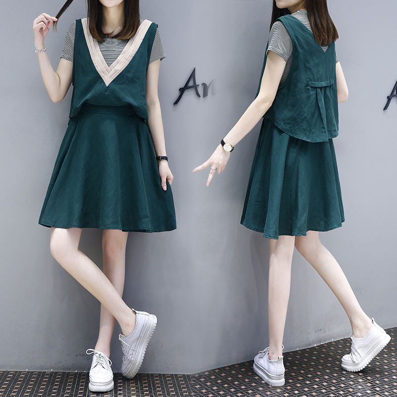 我媳妇1米53，出门不爱穿裙子，只穿港味套装+尖头鞋，真显高