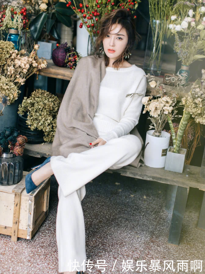 她长相绝美37岁仍单身，被应采儿预言明年结婚，美貌让人心动！