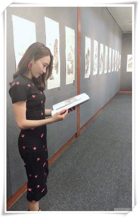 46岁黎姿用力过猛, 脸彻底垮了! 网友: 又一位天然美女沦陷了!