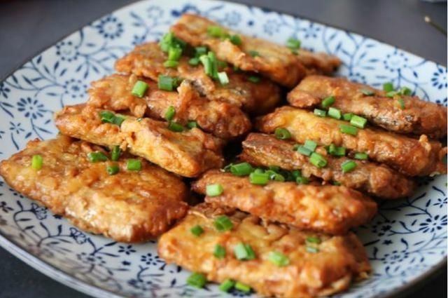 香脆:煎带鱼关键在哪里?2处把控好,不破皮又香脆
