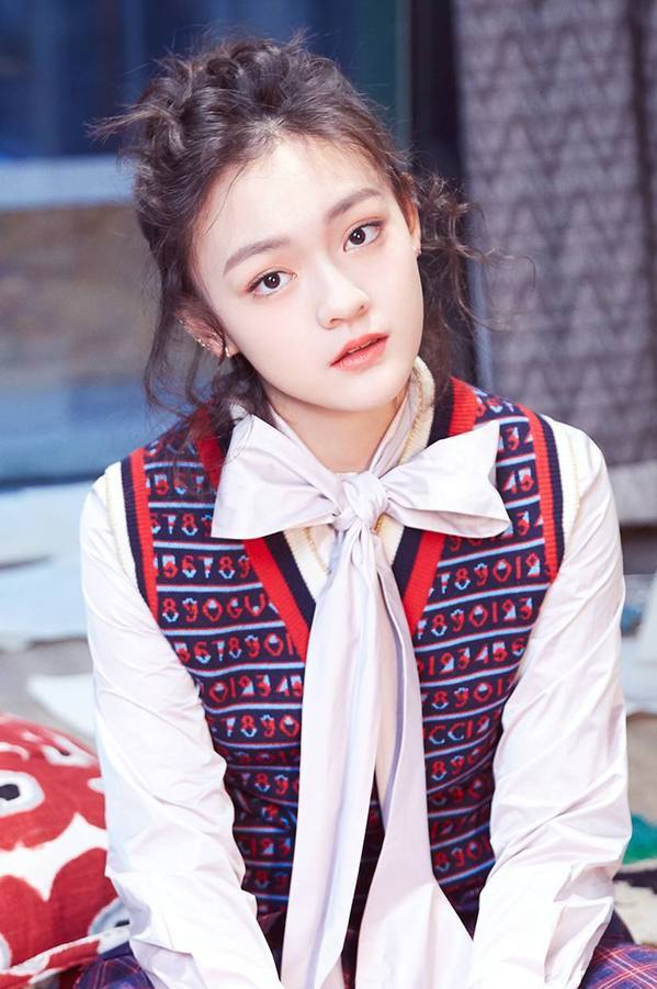 看《天坑鹰猎》，帮王俊凯挑选女朋友