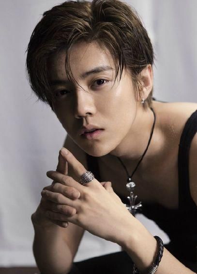 鹿晗人格维权案再胜诉，获得21万赔偿，粉丝：军人世家，不容造谣