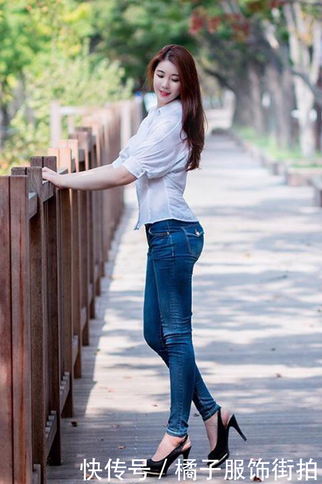 牛仔裤美女，身材曼妙有女神范，网友：让人心动！