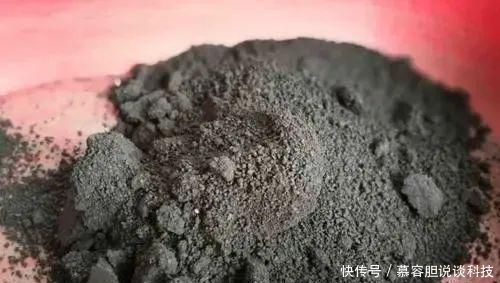 『松针土』春天挖这3种土养花,透气不烂根,养啥花都旺