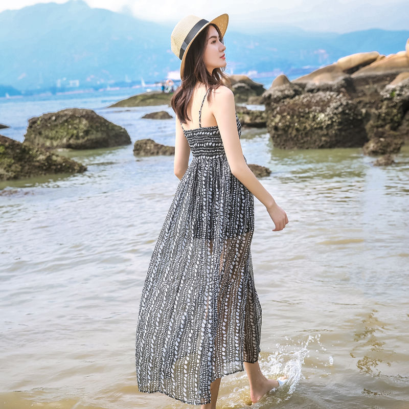 丰满女人“露”点才好看，看看这些“流氓裙”，性感妩媚谁不着迷