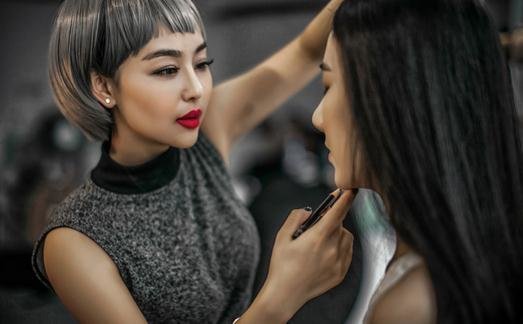 90后辣妈妙手化妆，挑战新娘妆，年入50万