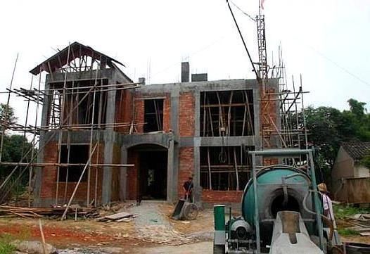 农村80-90后，为何都急着回农村“盖别墅”留后路，到底啥原因?