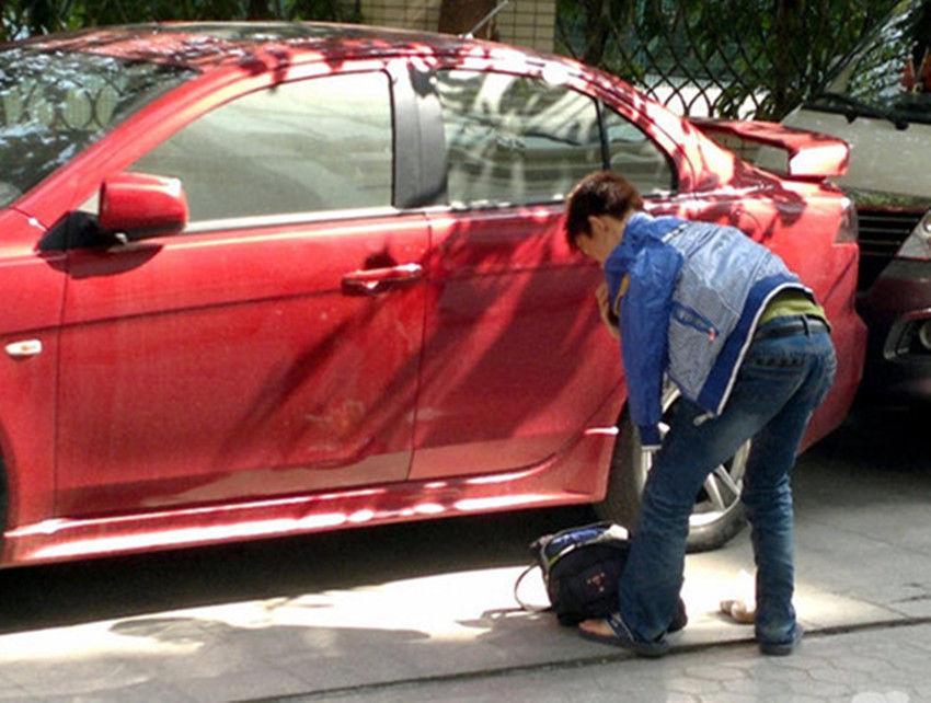 你以为他是贫穷的乞丐，下一秒他就是打扮时尚的潮男