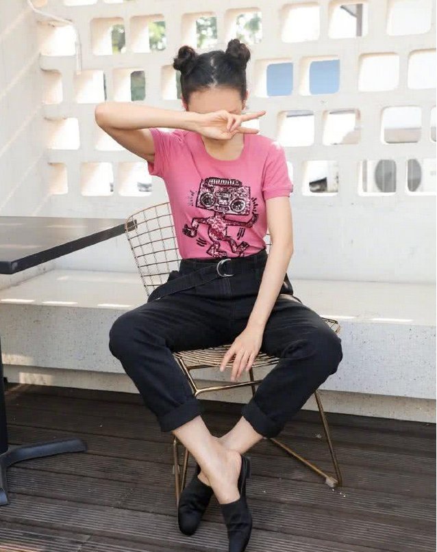 35岁王鸥和20岁宋祖儿同扎哪吒头，网友:真嫩和装嫩的差距!