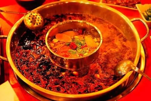  【火锅店】真香！临近春节，有网店火锅底料月销10万件 每天超1