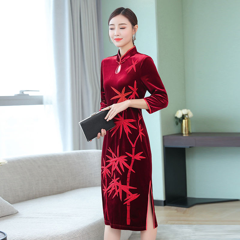 难怪老婆把套装扔了，原来这改良旗袍裙，特显古典优雅气质