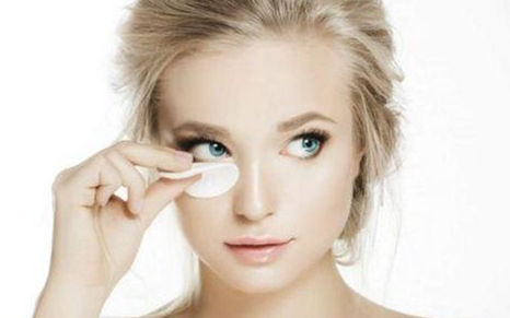 聪明女人睡前抹点它，省时效果还翻十倍，不出七天紧致眼周显年轻