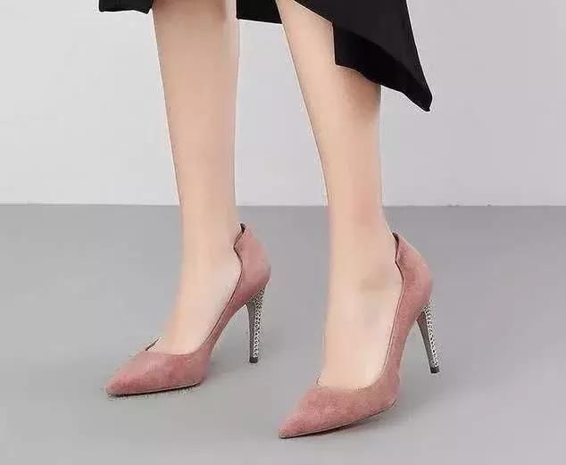 女性心理测试：如果有4双高跟鞋你会选择那一双，测试你的需求！