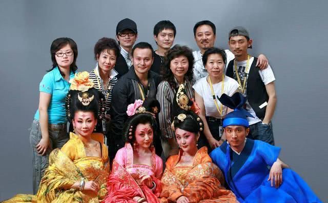  「粉底膏」国货新时尚，毛戈平故宫的联名款口红，真的是太好看了忍不住心动