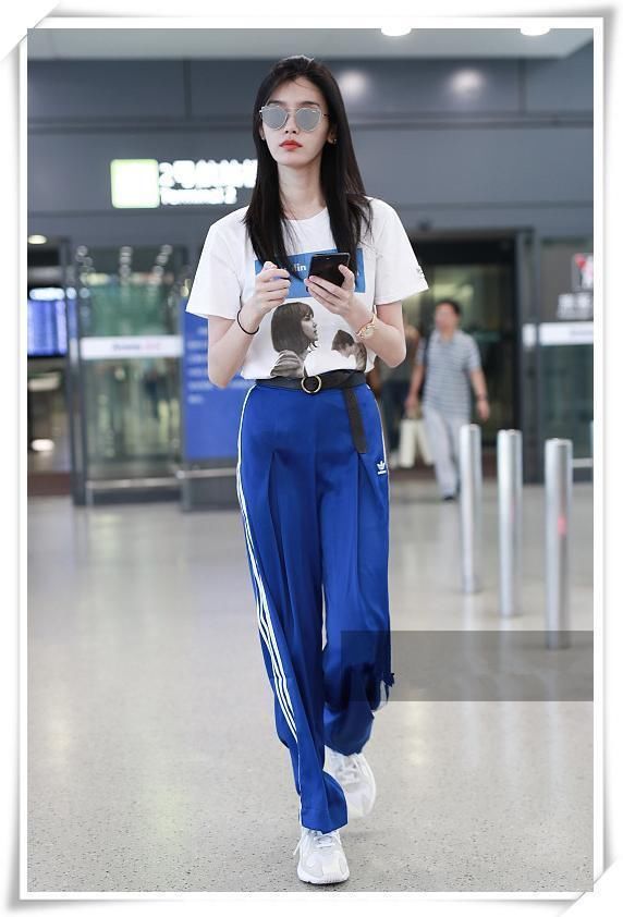 当165张静初穿阔腿裤撞上178奚梦瑶，才知道超模的腿真不是好惹的