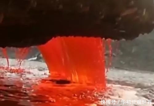 南极有条神奇的瀑布 颜色呈现血红色 每隔一段时间就会出现