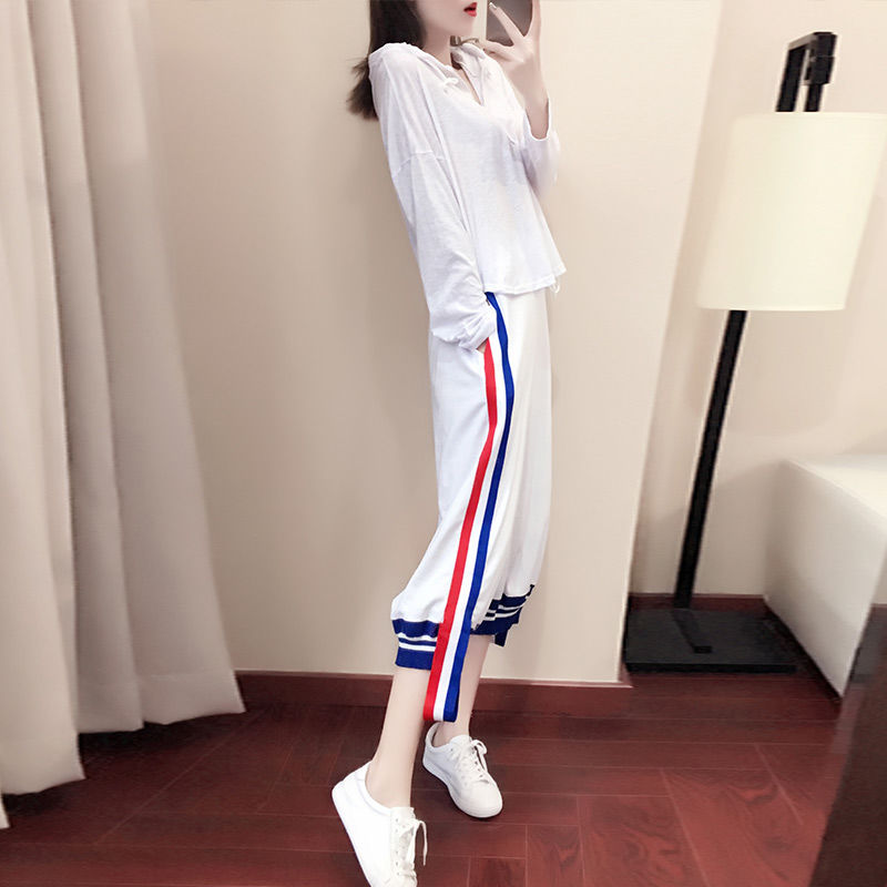 70后都不穿妈妈装了,学下面来一款“秋装套装”,美的让人痴迷