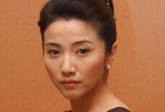  『依旧』她颜值与演技并存，阴差阳错下却欠债百万，如今45岁依旧单身！