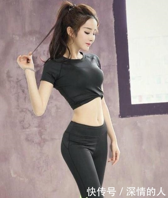 『小姐姐』街拍女神:性感迷人的紧身打底裤小姐姐,不失稳重透露着成熟之美