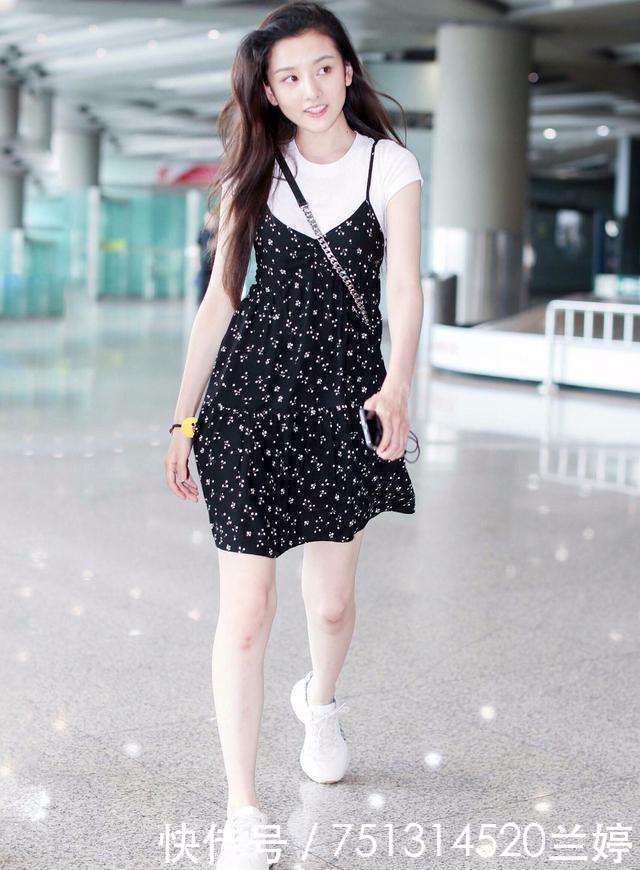 宋祖儿真厉害! 穿的短裤都勒成这样