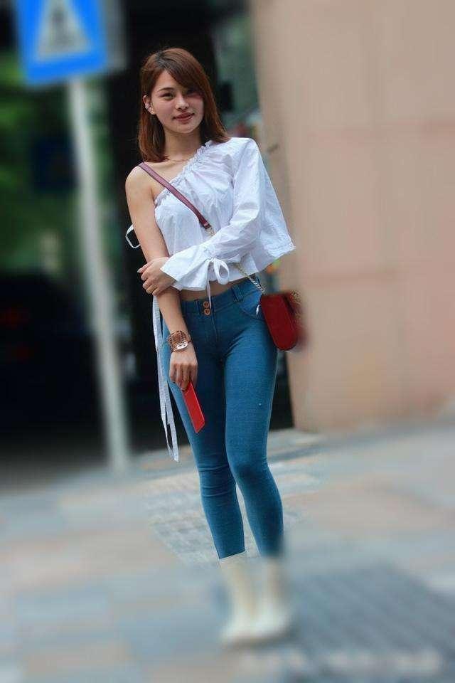 街拍：有一种美叫微胖，有一种性感叫恰到好处！