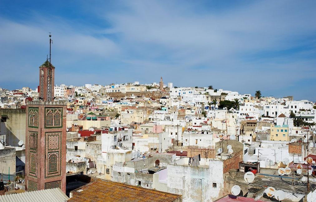 世界石油产量第一大国：因嫌弃邻国，准备花巨资把邻国挖成岛国