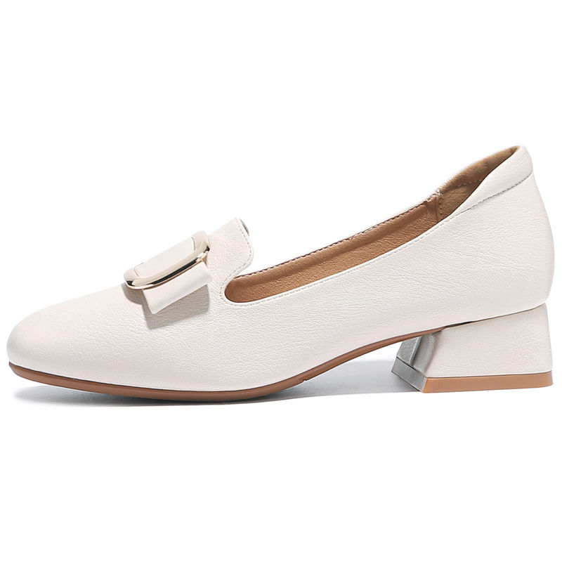 女人再懒出门也别穿人字拖，气质高跟鞋，气场挡不住