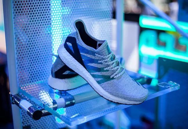 adidas 开了个游戏派对!你也能参加!做任务就能得礼品!