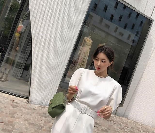  气质@把自己打造成为气质出众的小仙女,简单的穿搭却可以非常有气场
